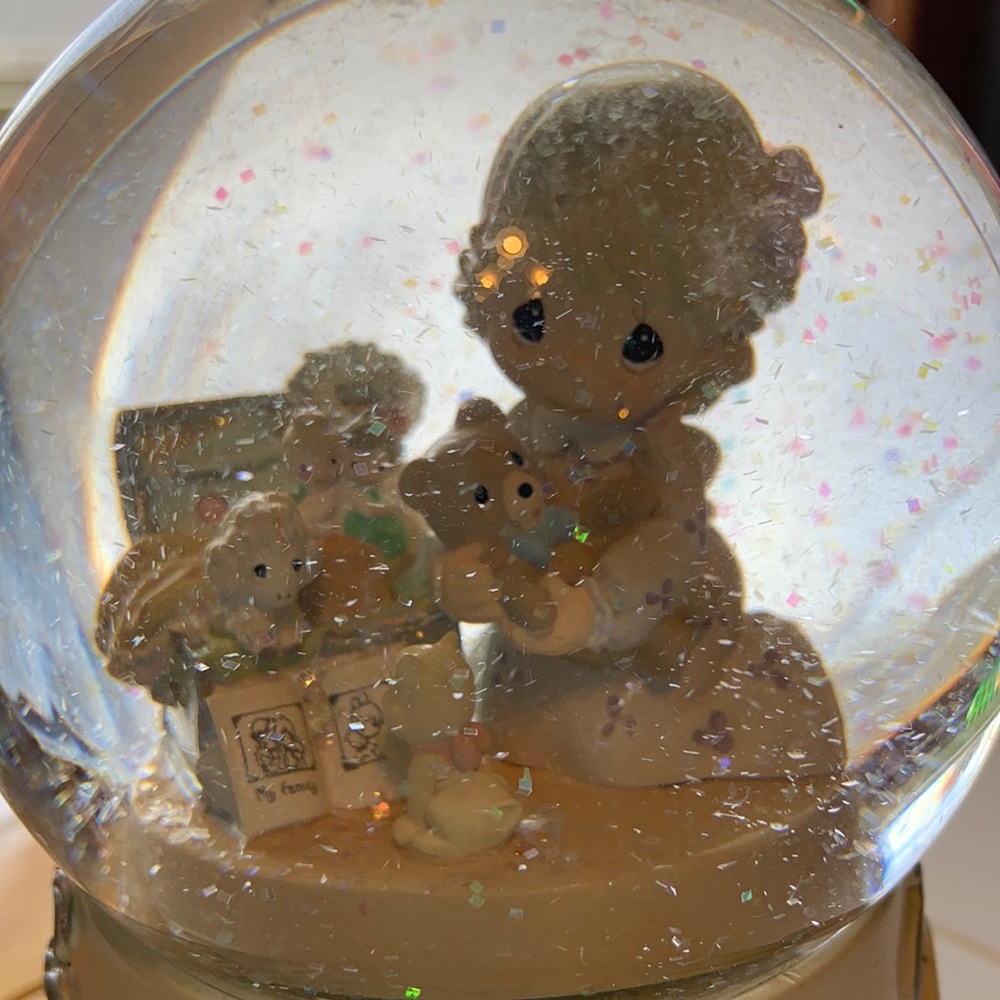 Precious Moments Musical Animated Snow Globe - Gold And Silver Waltz 2003